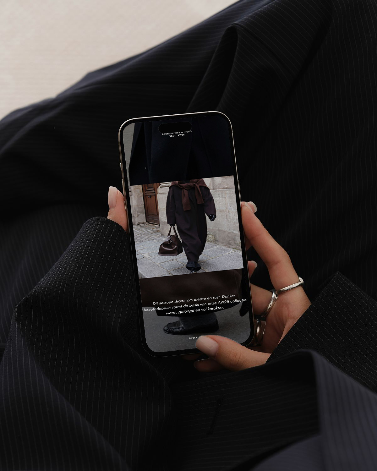 Social media beheer phone mockup